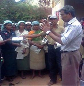 இலங்கை தோட்டத் தொழிற்சங்கங்கள் உற்பத்தி திறனுடன் பிணைக்கப்பட்ட சம்பள உடன்படிக்கையில் கைச்சாத்திட்டன