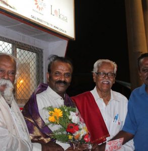 கடந்த 5ம் திகதியன்று வியாழக்கிழமை சென்னைக்கு பயணமான கனடா உதயன் பிரதம ஆசிரியரை பியர்சன் விமான நினலயத்தில் வழியனுப்பி வைத்த நண்பர்கள் கிருபா கிசான் , விமல் நவரட்ணம் ஆகியோரும்