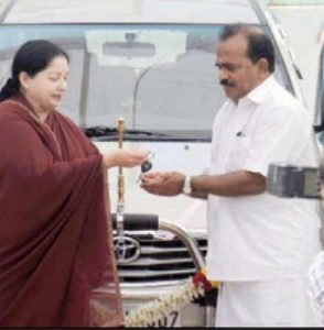 இன்னோவா சம்பத் என்ற பழி வேண்டாம்; ஜெயலலிதா கொடுத்த காரை திருப்பிக் கொடுத்தார் நாஞ்சில் சம்பத்