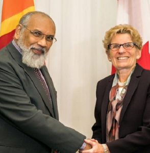 ஒன்றாரியோ முதல்வர்  வடக்கு மாகாண முதல்வர் ஆகியோர் குயினஸ்பார்க் மாகாண பாராளுமன்றத்தில் சந்தித்து உரையாடினர்