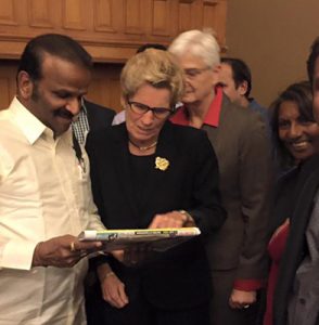 நேற்று புதன்கிழமை 18ம் திகதி மாலை ஒன்றாரியோ மாகாணத்தின் லிபரல் கட்சி அரசும் அதன் முதல்வர் கெத்தலின் வின் அவர்களும் இணைந்து நடத்திய தமிழர் மரபுரிமை நாள் மற்றும் தைப்பொங்கல் தின கொண்டாட்டம் ஒன்றாரியோ மாகாணப் பாராளுமன்றமான “குயின்ஸ் பார்க்கில்” சிறப்பாக நடைபெற்றது.