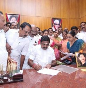 பெண்களுக்கு 50% மானியத்தில் ஸ்கூட்டர், 500 டாஸ்மாக் கடை மூடல்: முதல்வர் பழனிசாமியின் முதல் 5 நடவடிக்கைகள்