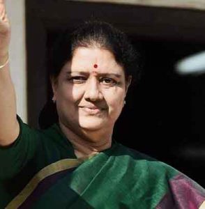 சசிகலாவின் முதலமைச்சர் கனவு தகர்ந்தது: 10 ஆண்டுக்கு தேர்தலில் போட்டியிட முடியாது