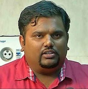 ஓ.பன்னீர்செல்வம், டி.டி.வி.தினகரன் அணிகள் சார்பில் தேர்தல் நடத்தும் அதிகாரியிடம் மாறி, மாறி புகார்