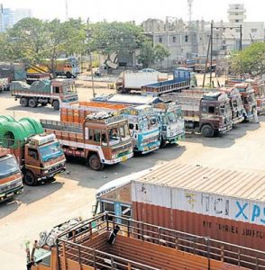 தமிழகம், புதுச்சேரி உள்பட 6 மாநிலங்களில் லாரி ஸ்டிரைக் தொடங்கியது