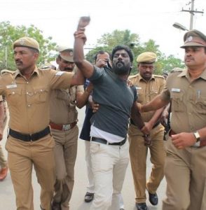 முத்துக்கிருஷ்ணன் உடலுக்கு அஞ்சலி செலுத்தவந்த அமைச்சர் பொன்.ராதாகிருஷ்ணன் மீது காலணி வீச்சு