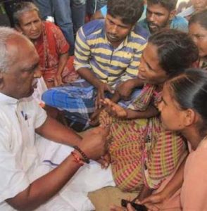 ராமேசுவரம் மீனவர்களின் போராட்டம் திங்கட்கிழமை வாபஸ்: தங்கச்சிமடத்தில் பிரிட்ஜோவின் உடல் அடக்கம் ராமேசுவரம் மீனவர்களின் போராட்டம் திங்கட்கிழமை வாபஸ்: தங்கச்சிமடத்தில் பிரிட்ஜோவின் உடல் அடக்கம்