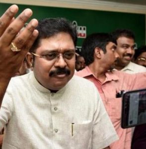 தினகரனை தவிர்த்துவிட்டு அமைச்சர்கள் நடத்திய ஆலோசனை: அதிமுகவுக்குள் மீண்டும் அசாதாரண சூழல்