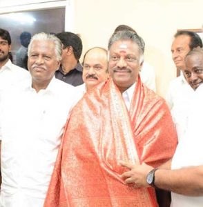 ஆர்.கே. நகர் தேர்தலில் ஆதரவு கேட்டு தமாகா தலைவர் ஜி.கே.வாசனை ஓ.பன்னீர்செல்வம் சந்தித்தார்
