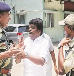 வருமான வரித்துறை புகாரில் மூன்று தமிழக அமைச்சர்கள் மீது போலீஸ் வழக்குப்பதிவு