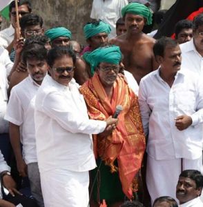 சென்னை எழும்பூரில் ஆர்ப்பாட்டத்தில் ஈடுபட்ட திருநாவுக்கரசர், கி.வீரமணி, சேகர்பாபு, ரங்கநாதன் உள்ளிட்டோர் கைது