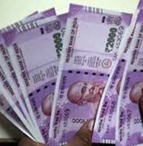 ஆர்.கே.நகரில் வீடு, வீடாக வினியோகம் ஓட்டுக்கு ரூ.2 ஆயிரம் கொடுத்ததாக தி.மு.க.வினர் 12 பேர் கைது