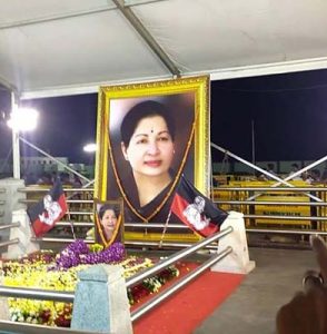 அ.தி.மு.க. அணிகள் இணைய ஜெயலலிதா நினைவிடத்தில் விஷம் குடித்த தொண்டர் பலி