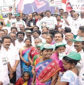அ.தி.மு.க.வின் இரு அணிகளும் ஒரே அணியாக இணைய வேண்டும் என்ற எண்ணம் விரைவில் நிறைவேறும்