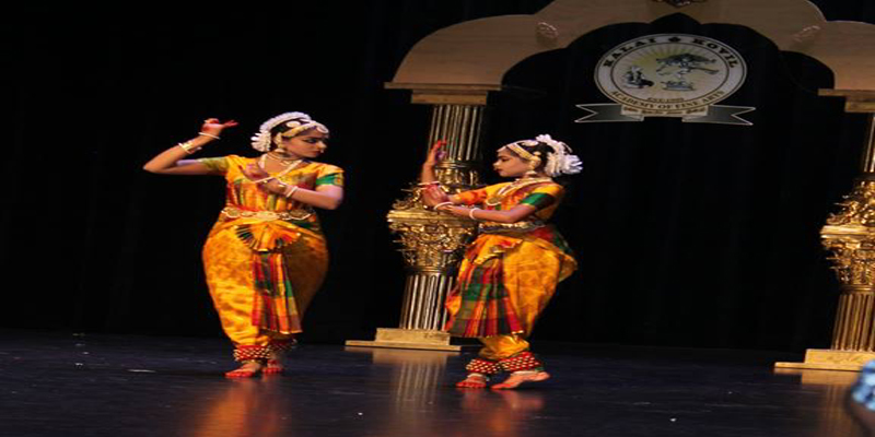 செல்விகள் நிசாரா மதனகுமாரன் அஞ்சலி மதனகுமாரன் ஆகியோரின் பரத நாட்டிய அரங்கேற்றம்