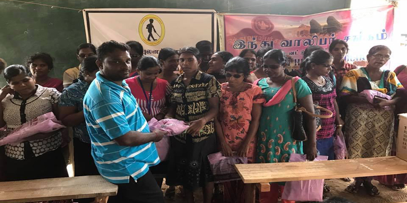 இந்து வாலிபர் சங்த்தினால் வன்னி வழிப்புலணற்றோர் சங்கத்தின் பயனாளிகளுக்கு ரூபா 50000 பெறுமதியான புத்தாடைகளும், இல்ல தேவைக்குரிய மாணவர்களின் நடனக்குழுவுக்கு ரூபா 30000 புத்தாடைகளும் அன்பளிப்பு