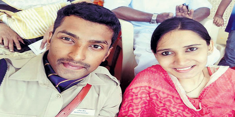 சிவில் சர்வீசஸ் தேர்வில் காப்பி அடித்த ஐ.பி.எஸ். அதிகாரியின் மனைவி ஐதராபாத்தில் கைது