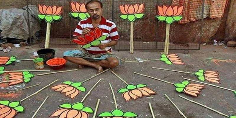 கட்சி மாறி வந்தவர்களுக்கு முக்கிய பதவிகள்: அதிமுகவை கரைக்க திட்டமிடுகிறதா பாஜக?
