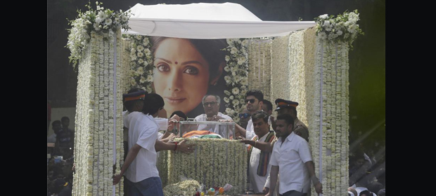 விலேபார்லேவில் உள்ள மின் மயானத்தில் நடிகை ஸ்ரீதேவியின் உடல் தகனம்