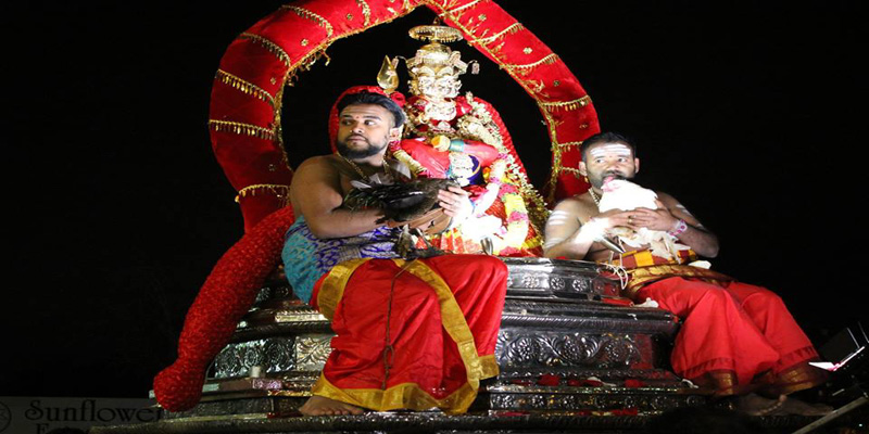 சேவலும் மயிலும் வாழ்க! திருக்கை வேல் வாழ்க!!