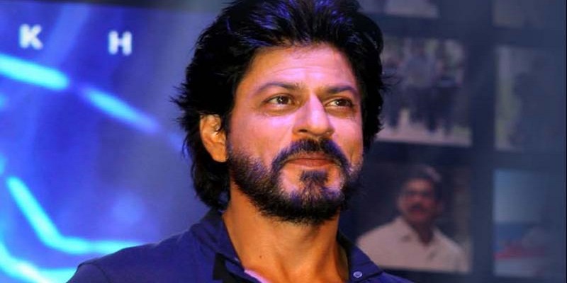 திரைப்பட நகரில் நடிகர் ஷாருக்கான் படப்பிடிப்பில் திடீர் தீ விபத்து அதிர்ஷ்டவசமாக உயிர் தப்பினார்