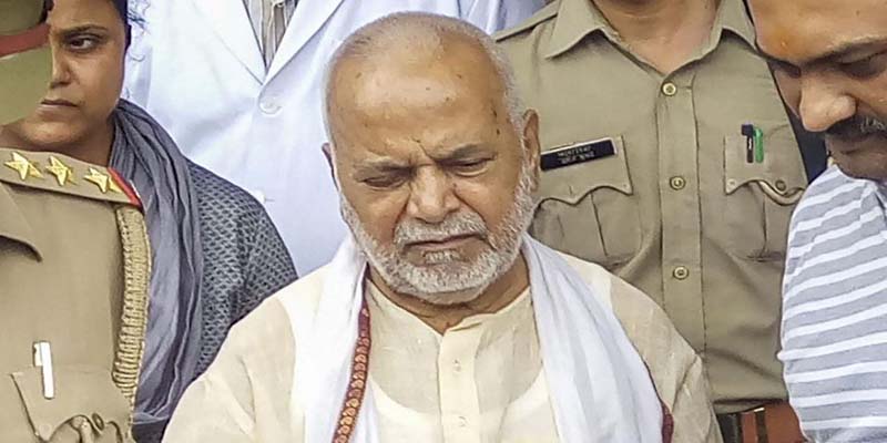 பாலியல் பலாத்கார வழக்கில் சிறையில் அடைக்கப்பட்ட சின்மயானந்த் ஆஸ்பத்திரியில் அனுமதி