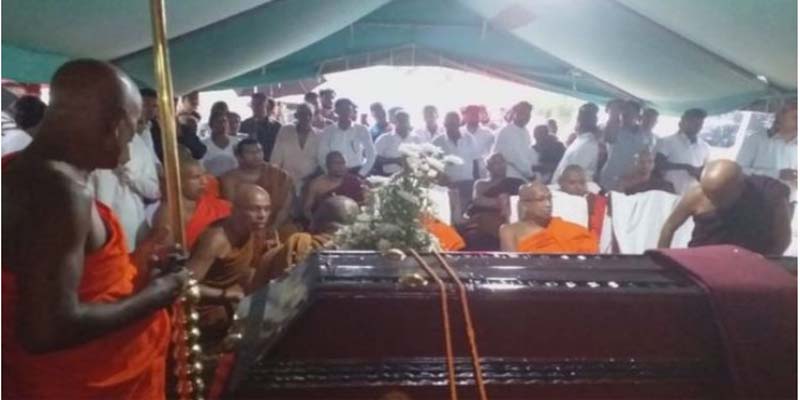 இலங்கை இந்து ஆலய வளாகத்தில் பௌத்த பிக்கு உடல் தகனம் – முல்லைத் தீவில் பதற்றம்