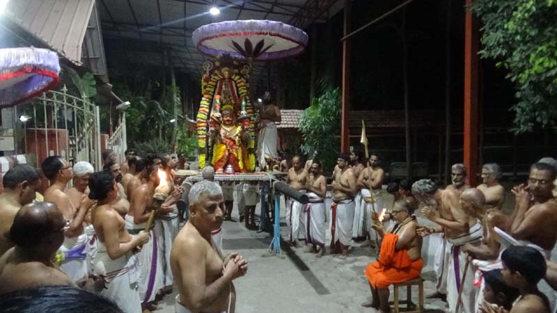 அஹோபிலம் ஸ்ரீ லட்சுமி நரசிம்மர் கருடா சேவா !!