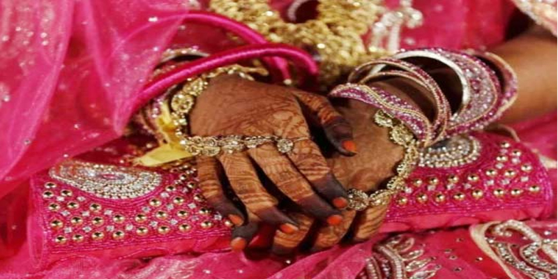 வீடியோ கான்பரன்ஸ் மூலம் திருமணம் !!