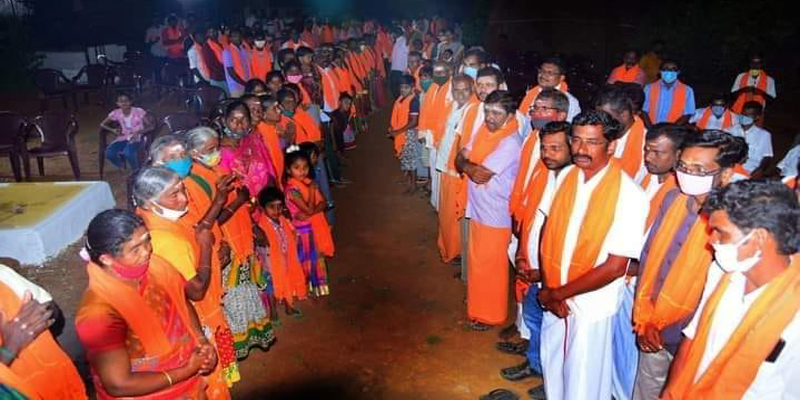 ஒரு ஊரே பாஜகவில் இணைந்தது : திமுக-விற்கு பயங்கர அதிர்ச்சி !!