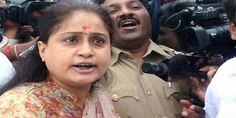 முன்னாள் சூப்பர் ஸ்டார் நடிகை விஜயசாந்தி தெலுங்கானா பா ஜ கா வில் இணைந்தார் !!