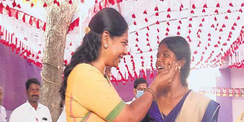 தி மு கா வின் கூட்டத்தில் திகுடு தத்தம் !!  கனிமொழியின்   ‘செட்டப்’ நாடகம் அம்பலம் !!