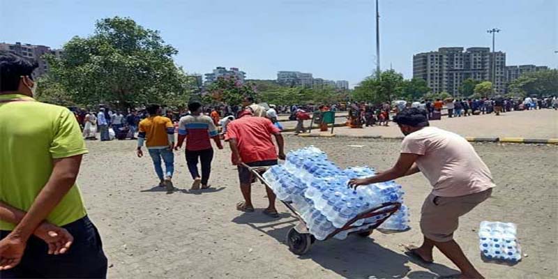 பொது மக்களுக்கு உதவும் பணியில், ஆர்எஸ்எஸ், விஎச்பி உள்ளிட்ட இந்து அமைப்புகள் ஈடுபட்டு உள்ளன