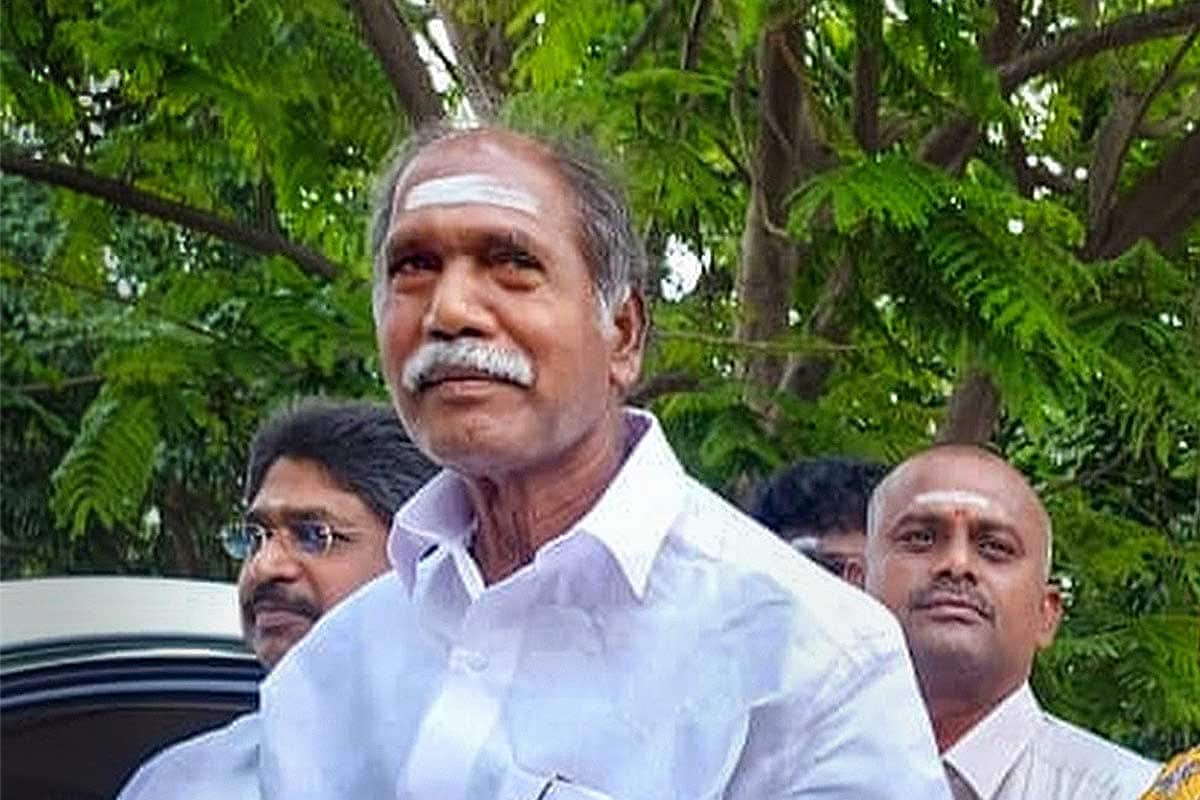 கொரோனா தொற்று 8 நாள் சிகிச்சைக்குப் பின் முதல்-அமைச்சர் ரங்கசாமி புதுச்சேரி திரும்பினார் கொரோனா தொற்று 8 நாள் சிகிச்சைக்குப் பின் முதல்-அமைச்சர் ரங்கசாமி புதுச்சேரி திரும்பினார்