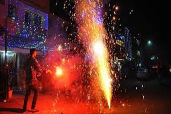 தீபாவளியன்று எப்போது பட்டாசு வெடிக்கலாம் – தமிழக அரசு அறிவிப்பு தீபாவளியன்று எப்போது பட்டாசு வெடிக்கலாம் – தமிழக அரசு அறிவிப்பு