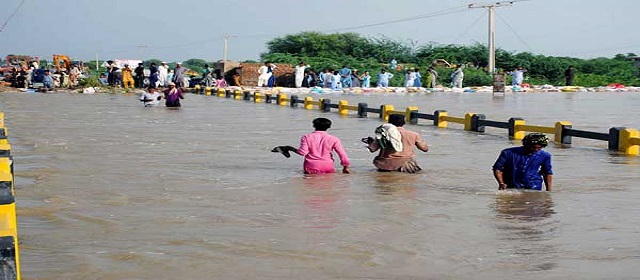 மழை, வெள்ளத்தால் உருக்குலைந்த பாக்.,கிற்கு 2,800 கோடி டாலர் இழப்பு
