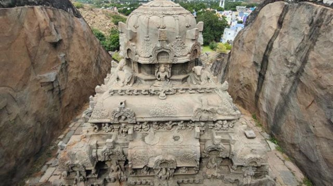 பாண்டியர்கள் அஸ்திவாரமே இல்லாமல் ‘மேலிருந்து கீழாக’ இந்த கோயிலை கட்டியது எப்படி?